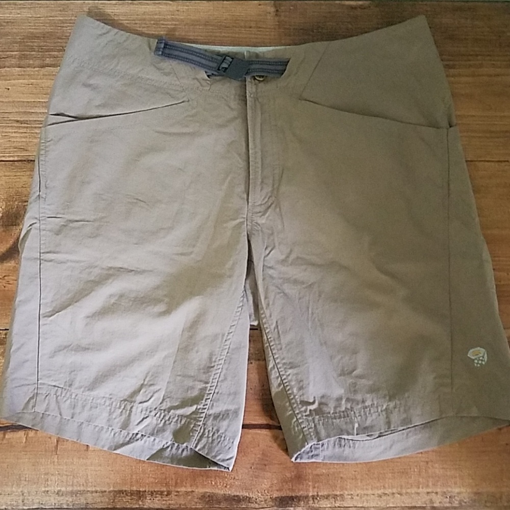 Mountain Hardware shorts 8 inch inseam